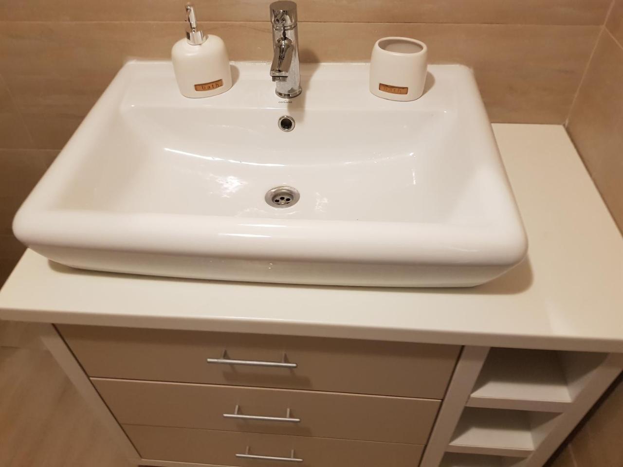Modern Apartment With Pool In North Bucharest Cretuleasca Экстерьер фото